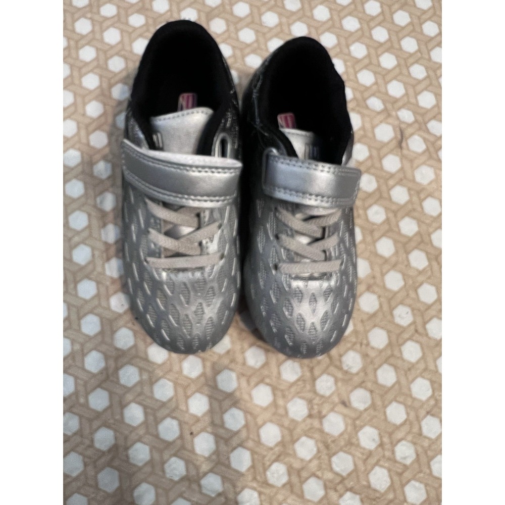 Brooman Kids Soccer Cleats Size 10 Kids  silver and black‎